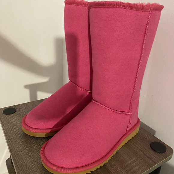 Pink uggs - Picture 1 of 4